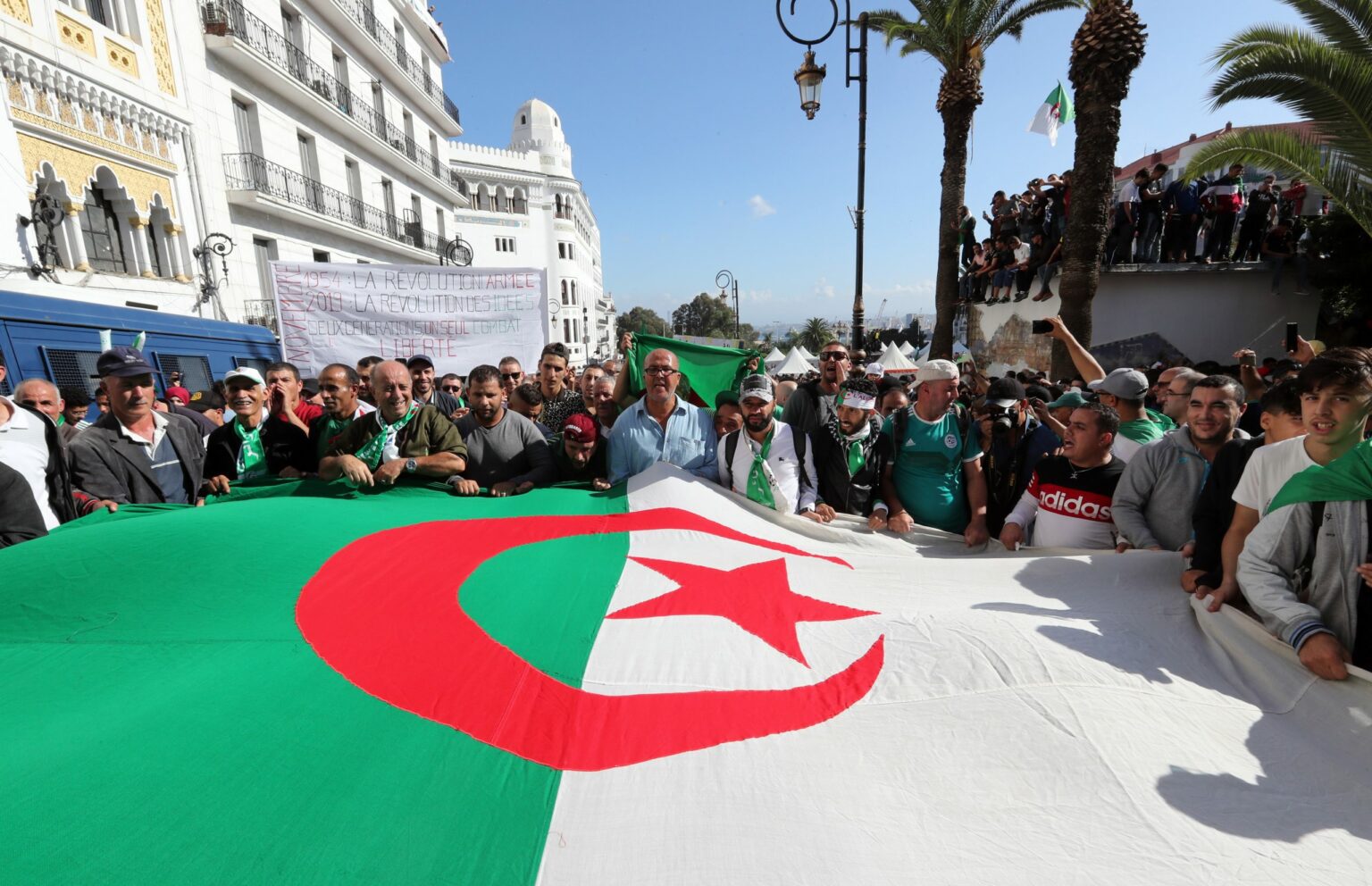 "اليد الممدودة": نهج جزائري جديد لمعالجة التحديات الداخلية