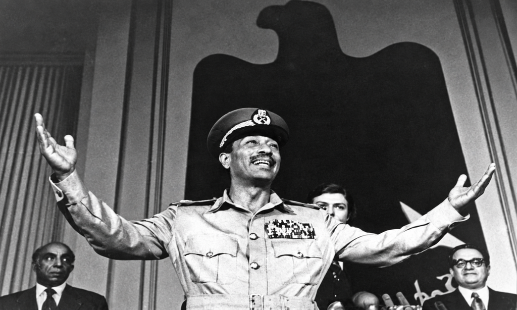 الرئيس محمد أنور السادات قبل إلقاء خطاب النصر تحت قبة مجلس الشعب